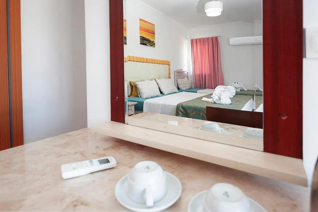 London Hotel Ölüdeniz 3*,